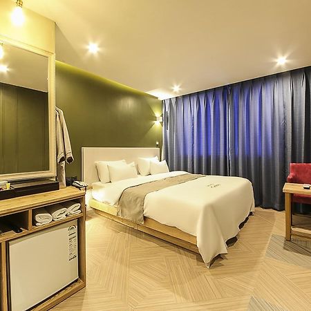Carino Hotel Busan Bagian luar foto