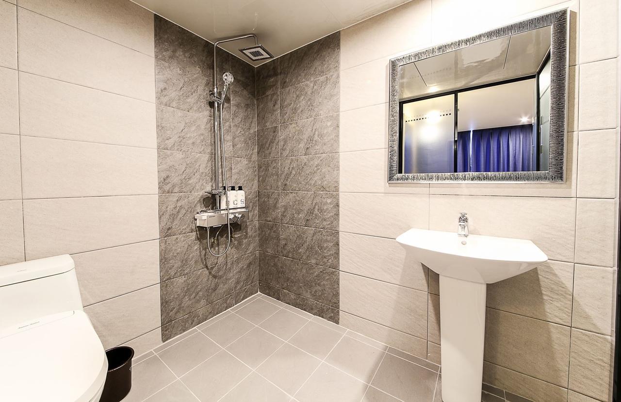 Carino Hotel Busan Bagian luar foto